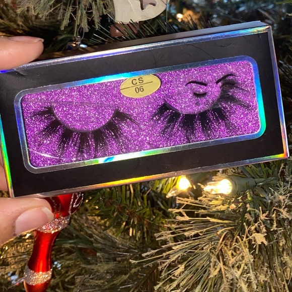 Lashes - Picture 3 of 3